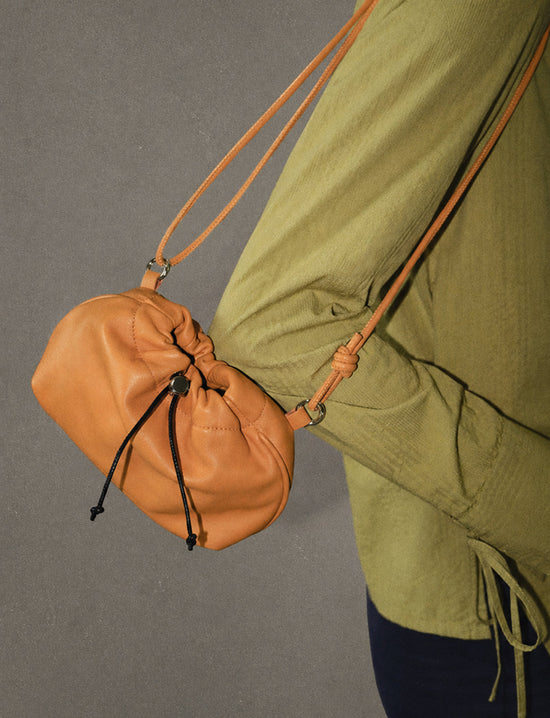 Bolso magnesera naranja piel Grip sostenible silueta - CAMPAÑA