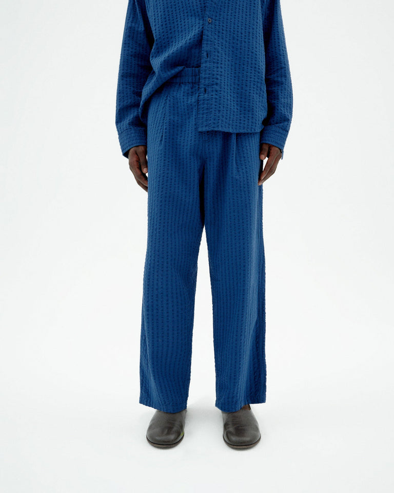 Pantalón azul seersucker Luc sostenible-1