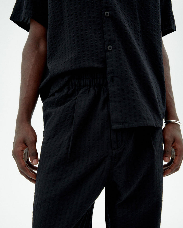 Pantalón negro seersucker Luc sostenible-3