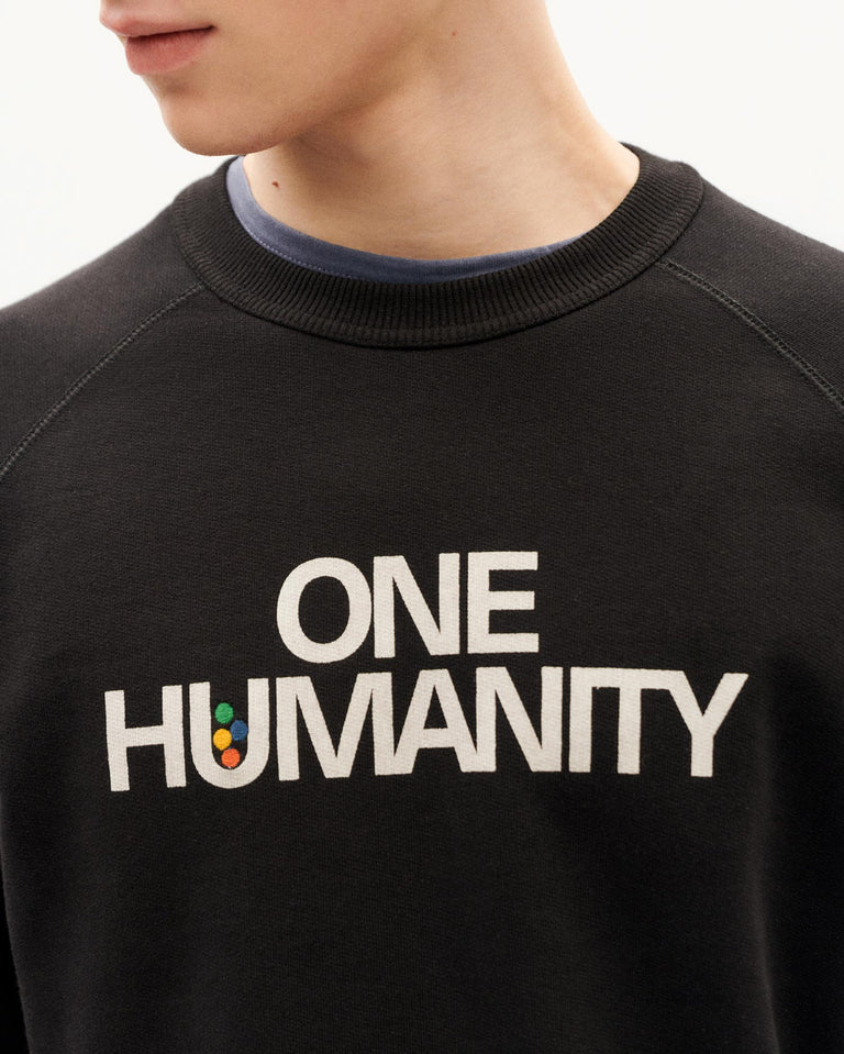 Sudadera negra One humanity sostenible-3