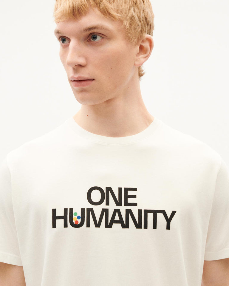 Camiseta blanca One humanity sostenible-3