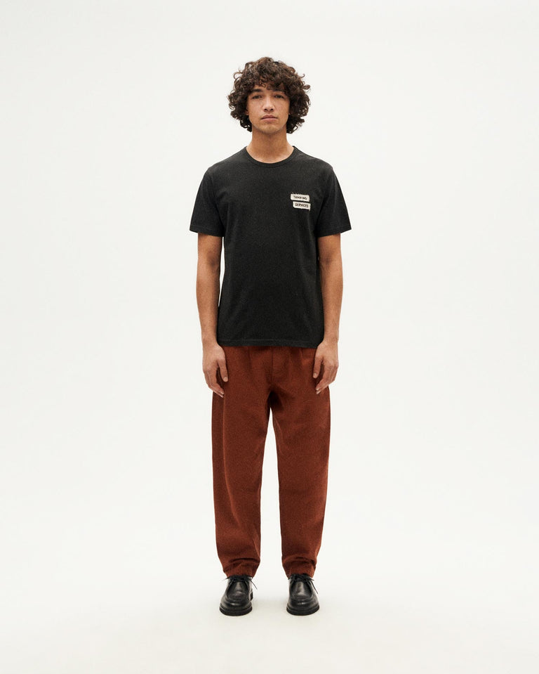 Camiseta negra services sostenible-2