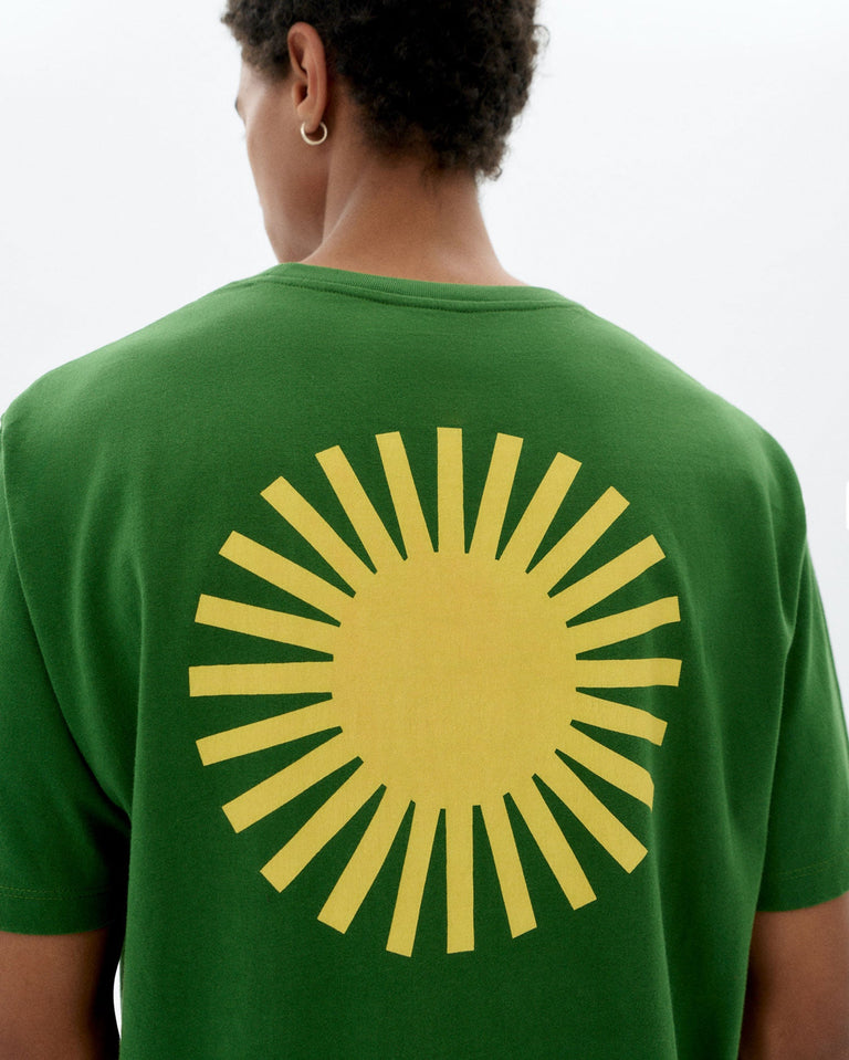 Camiseta verde sol espalda amarillo sostenible - 3