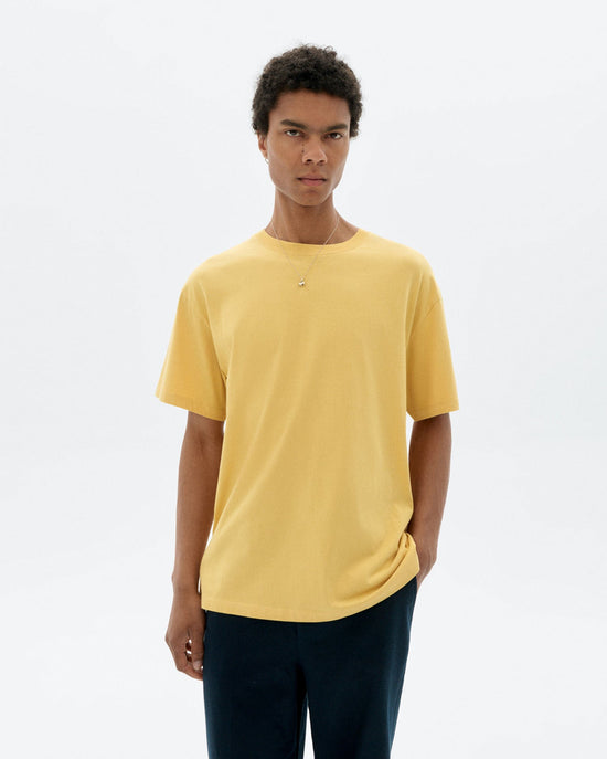 Camiseta amarilla bordada a mano flower Aaron sostenible - 1