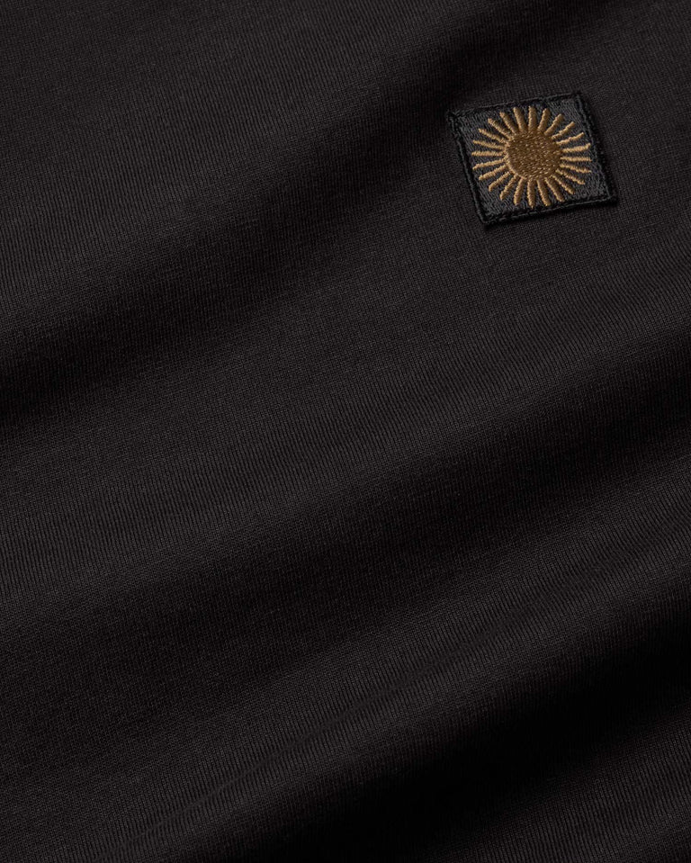 Camiseta negra sol type crudo Aaron sostenible- silueta 4