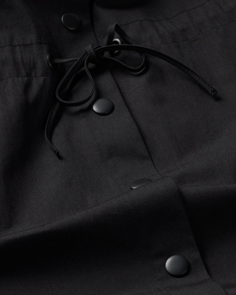 Gabardina negro Kusama sostenible - silueta 2