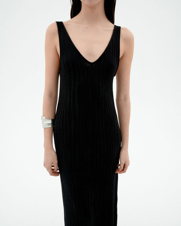 Vestido negro punto Sade sostenible-4