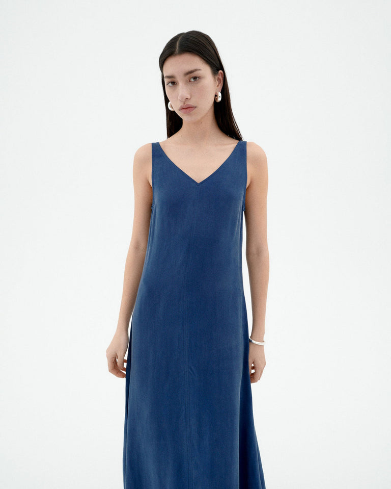Vestido azul cupro Sade sostenible-3