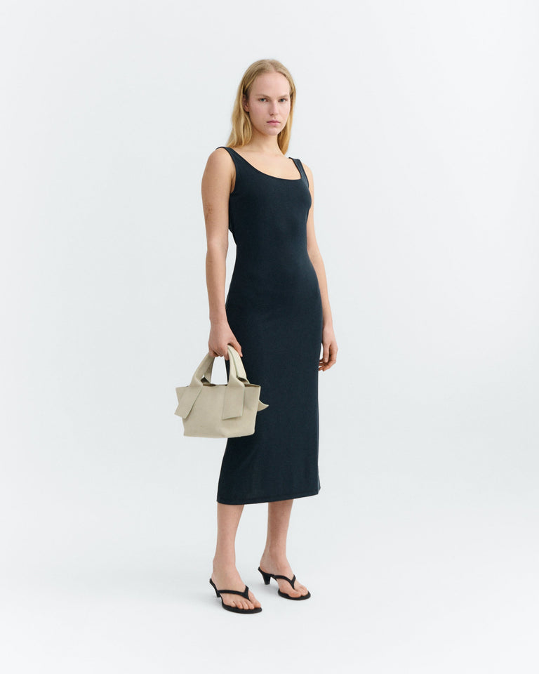 Vestido largo slim negro Adu sostenible - 1