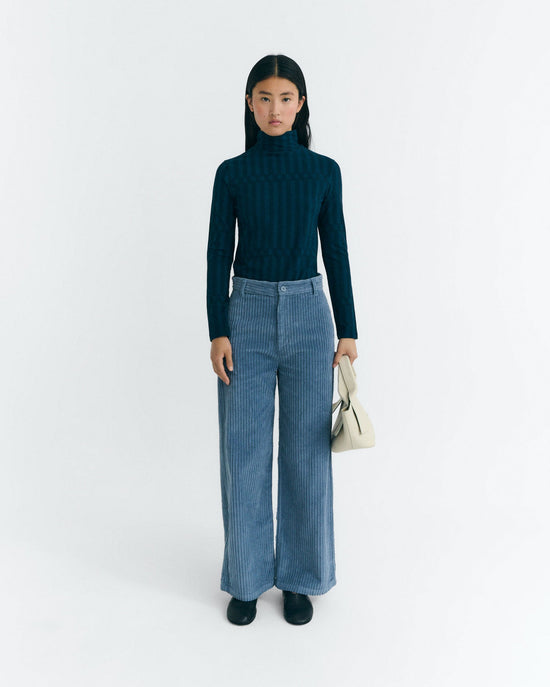 Pantalón tiro alto pana azul Karina sostenible - 2