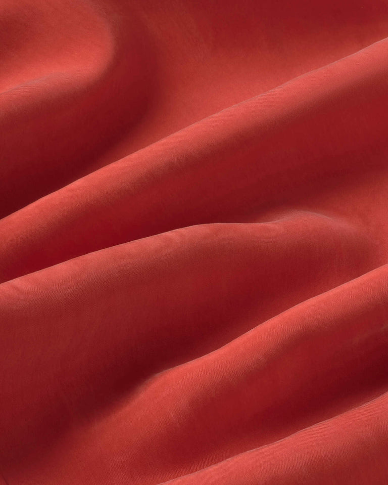 Pantalón relaxed pinza rojo cupro Cirila sostenible silueta - 2