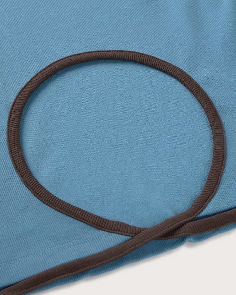 Top slim azul lazo abertura espalda Rio sostenible silueta - 2