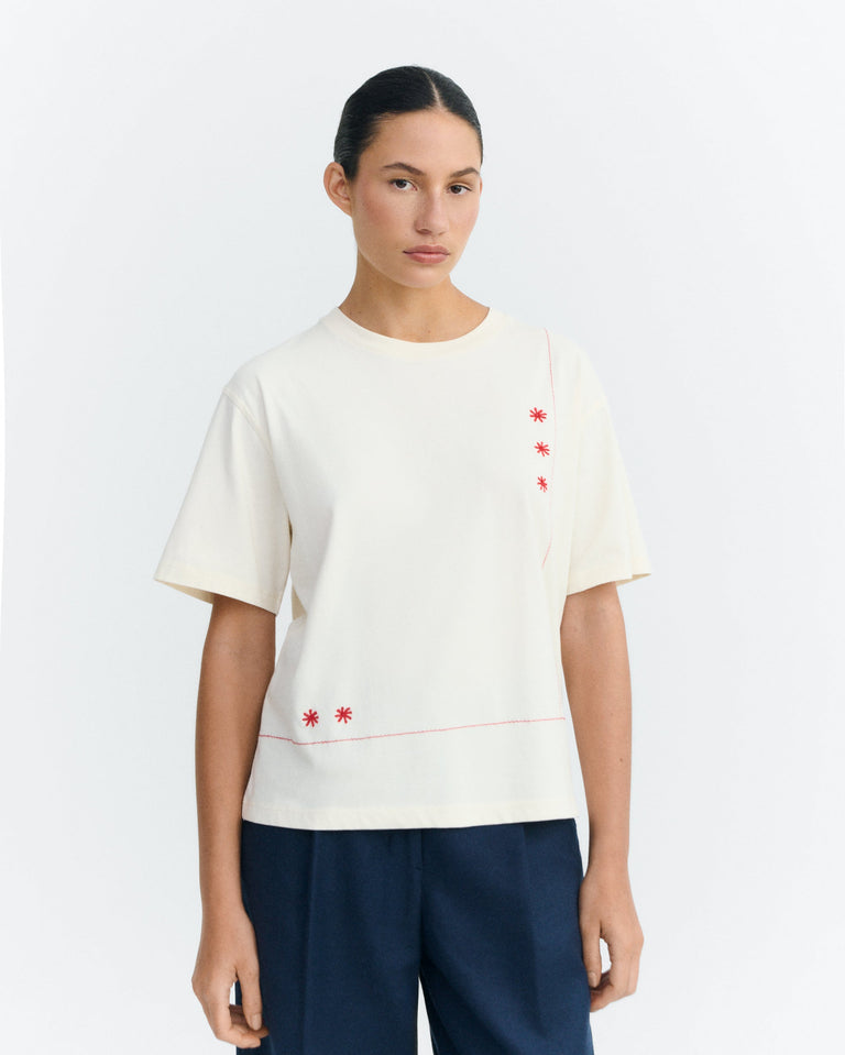 Camiseta bordada a mano sole mio Lucia sostenible - 2