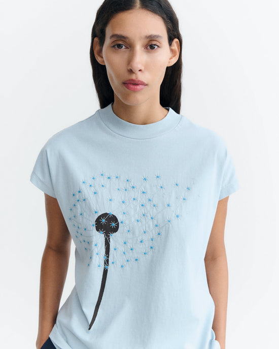 Camiseta bordada azul dandelion Volta sostenible - 3